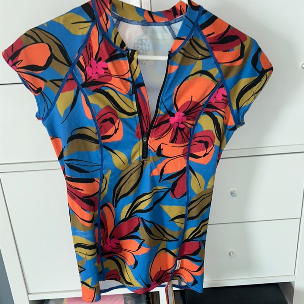 O'Neill Orange and Pink Fitted swim shirt size small NWT